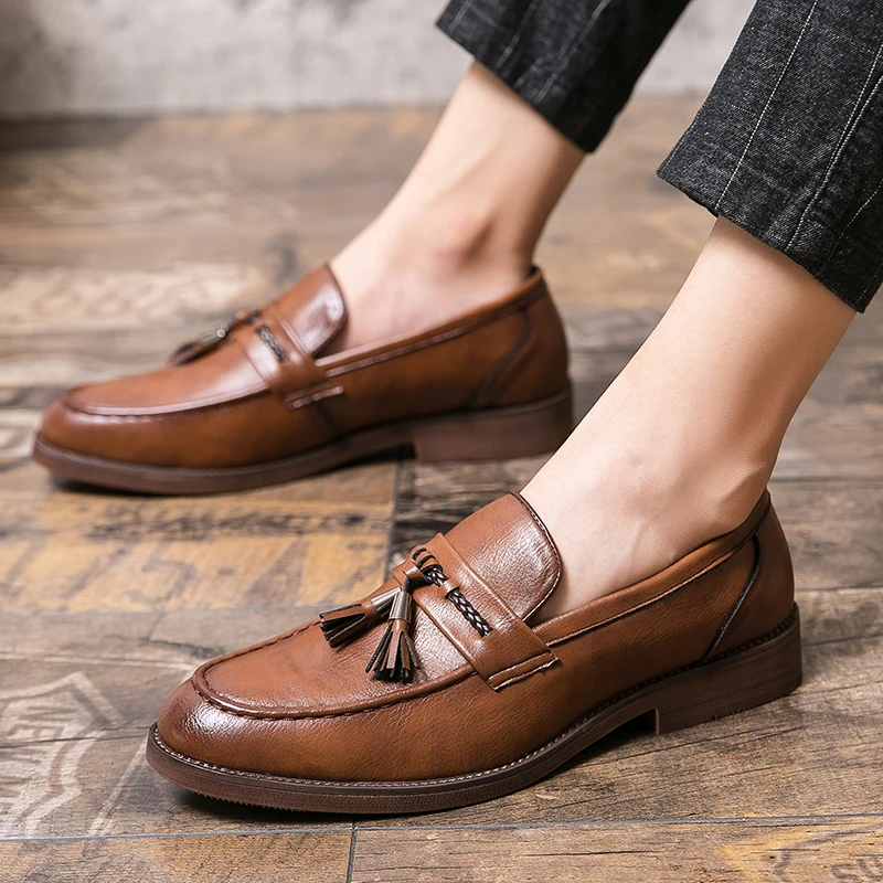 MOCASÍN CLÁSICO CON BORLA