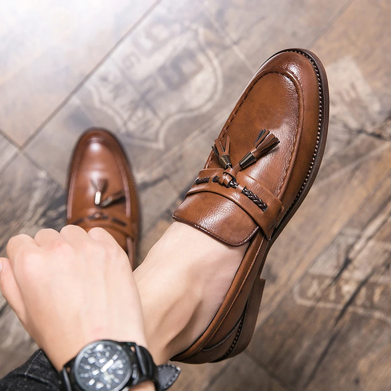 MOCASÍN CLÁSICO CON BORLA