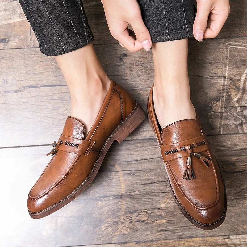 MOCASÍN CLÁSICO CON BORLA