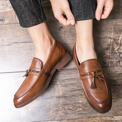MOCASÍN CLÁSICO CON BORLA