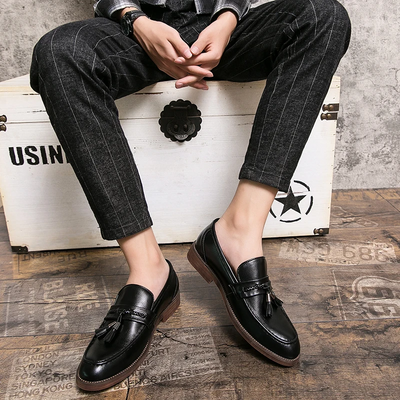 MOCASÍN CLÁSICO CON BORLA