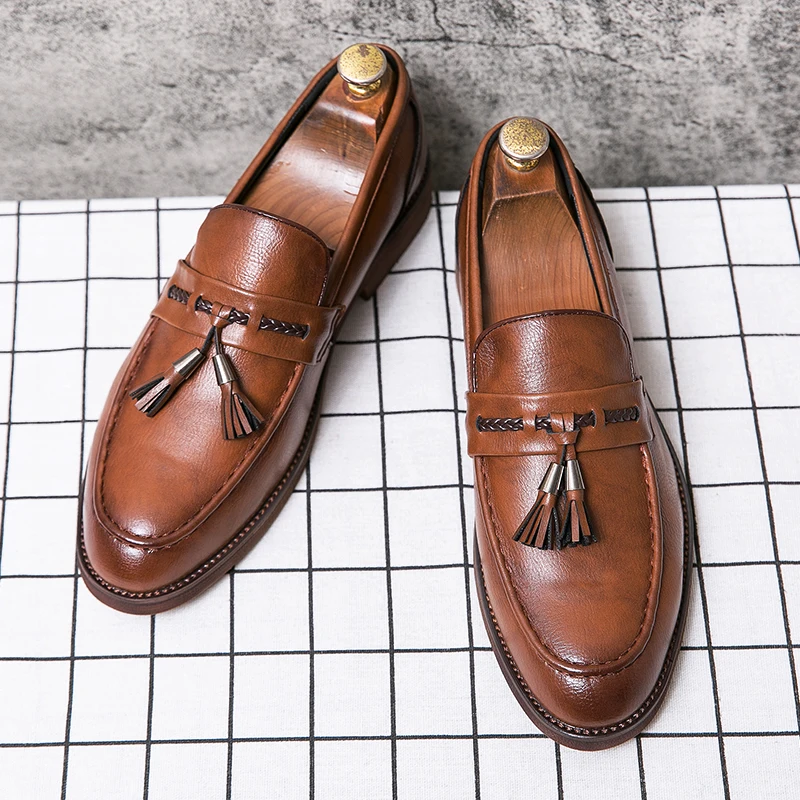 MOCASÍN CLÁSICO CON BORLA
