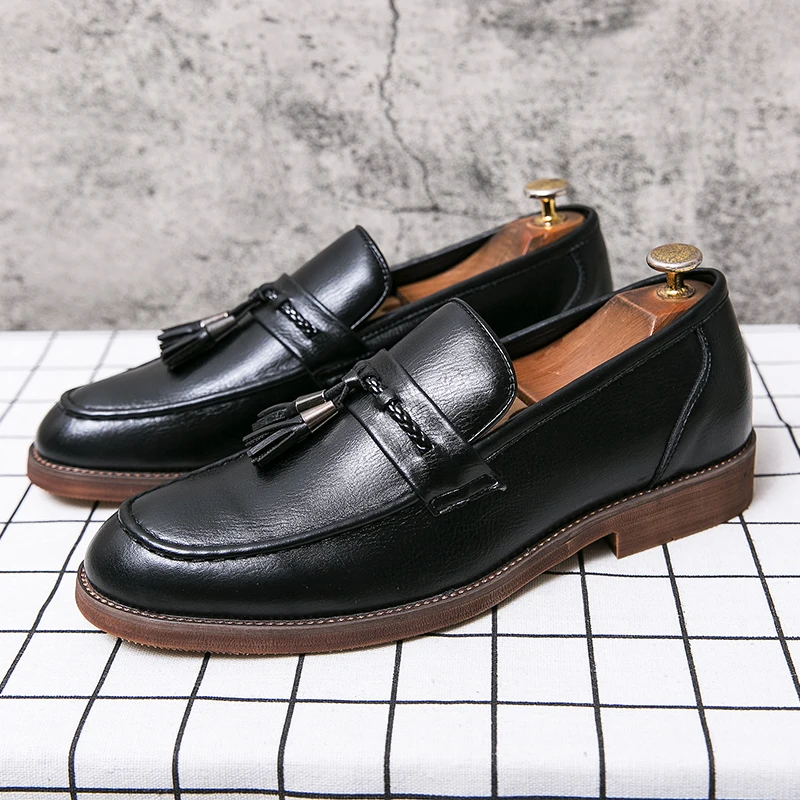 MOCASÍN CLÁSICO CON BORLA
