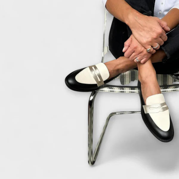 Xara – Mocasines Negros con Brillo Metálico